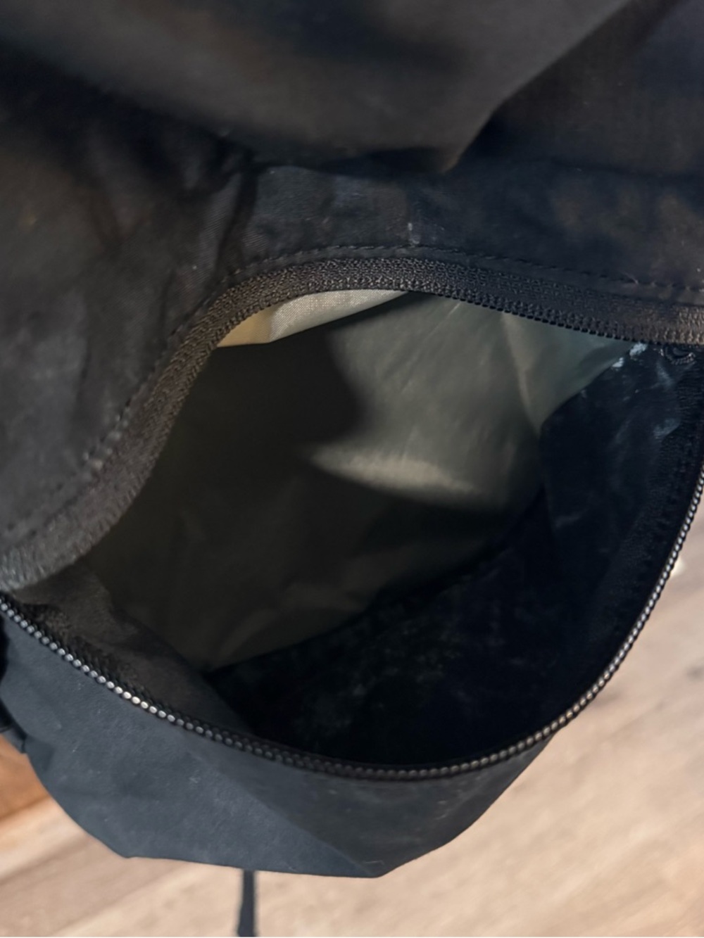 Fjällräven High Coast 18 Backpack Black Lightweight Hiking Travel Bag - Picture 4 of 7